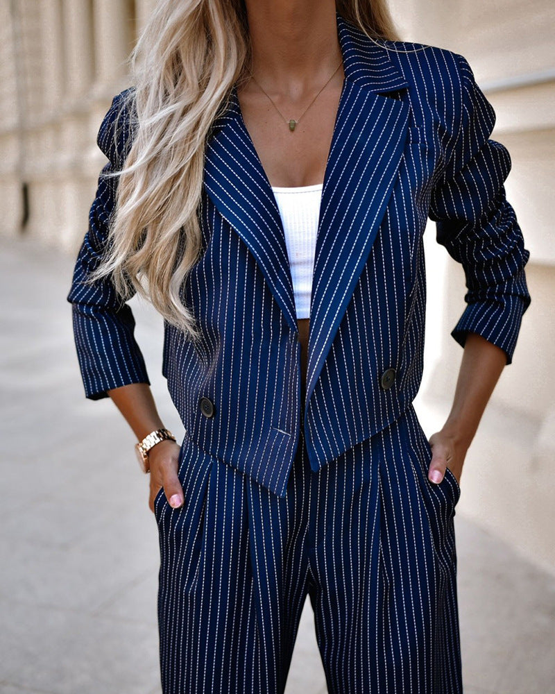 Mirla | Dela Blazer och Byxor - Randig Cropped Blazer och Vida Byxor med Hög Midja-Eva Jonsson