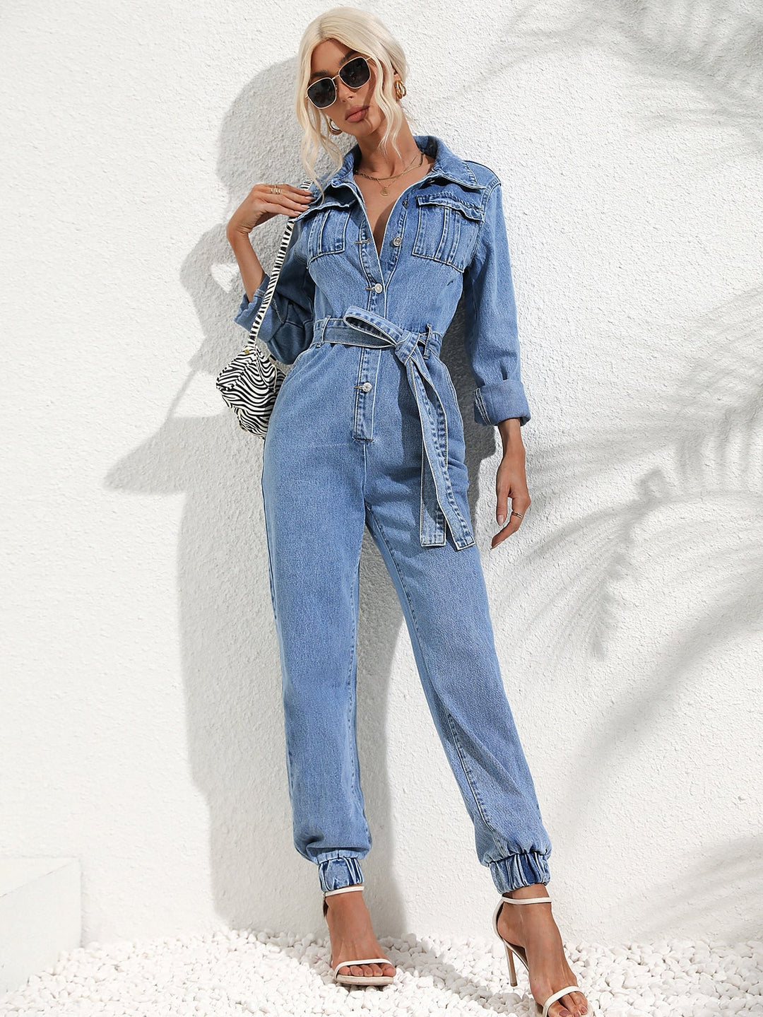 Mirla | Denim Overall Knappframsidan Kläppen fickor Passande bälte Uppvikta ärmar-Eva Jonsson