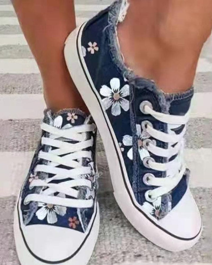 Mirla | Denim Sneakers med blommor-Eva Jonsson