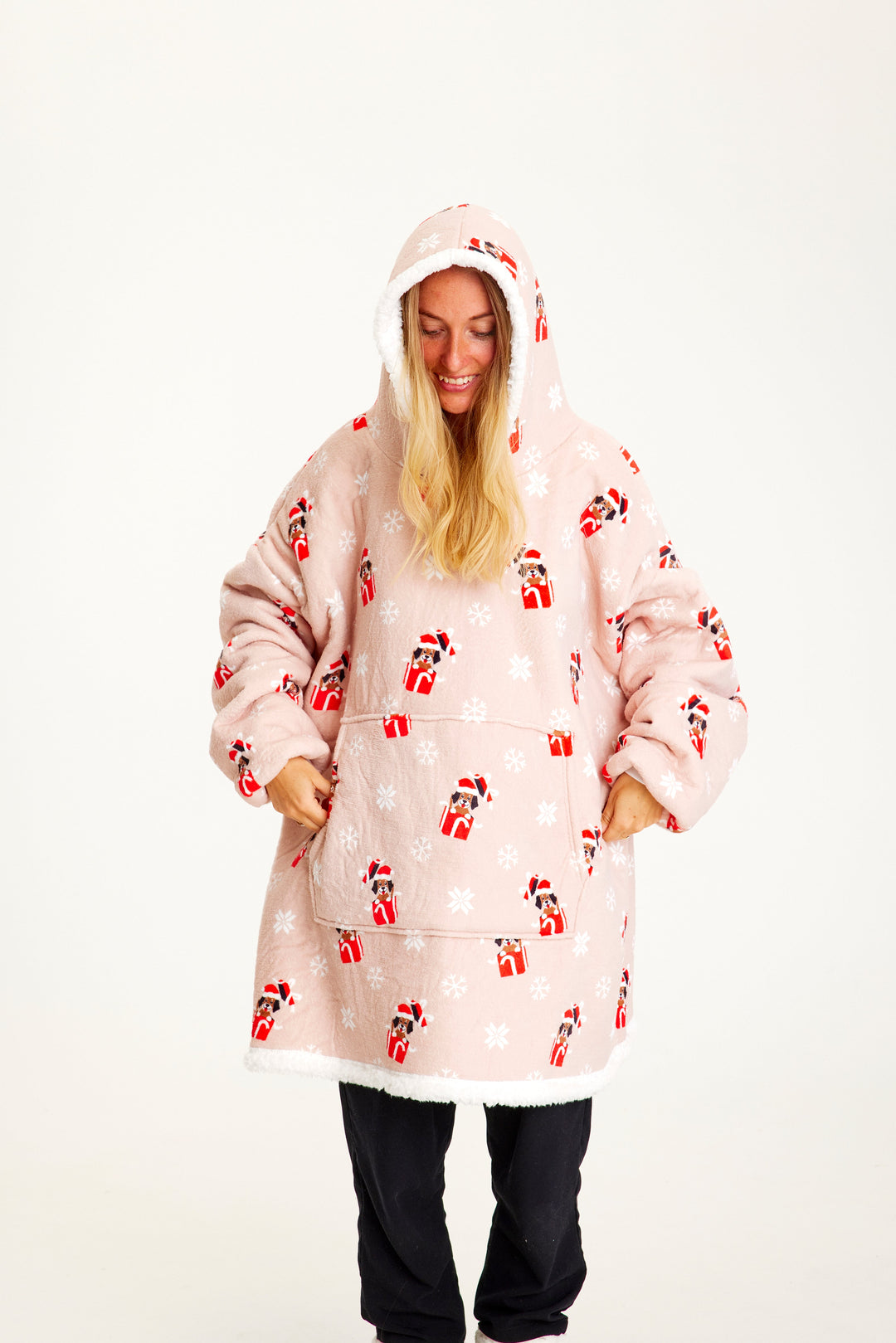 Mirla | Doggo Juldröm Hoodie-Eva Jonsson