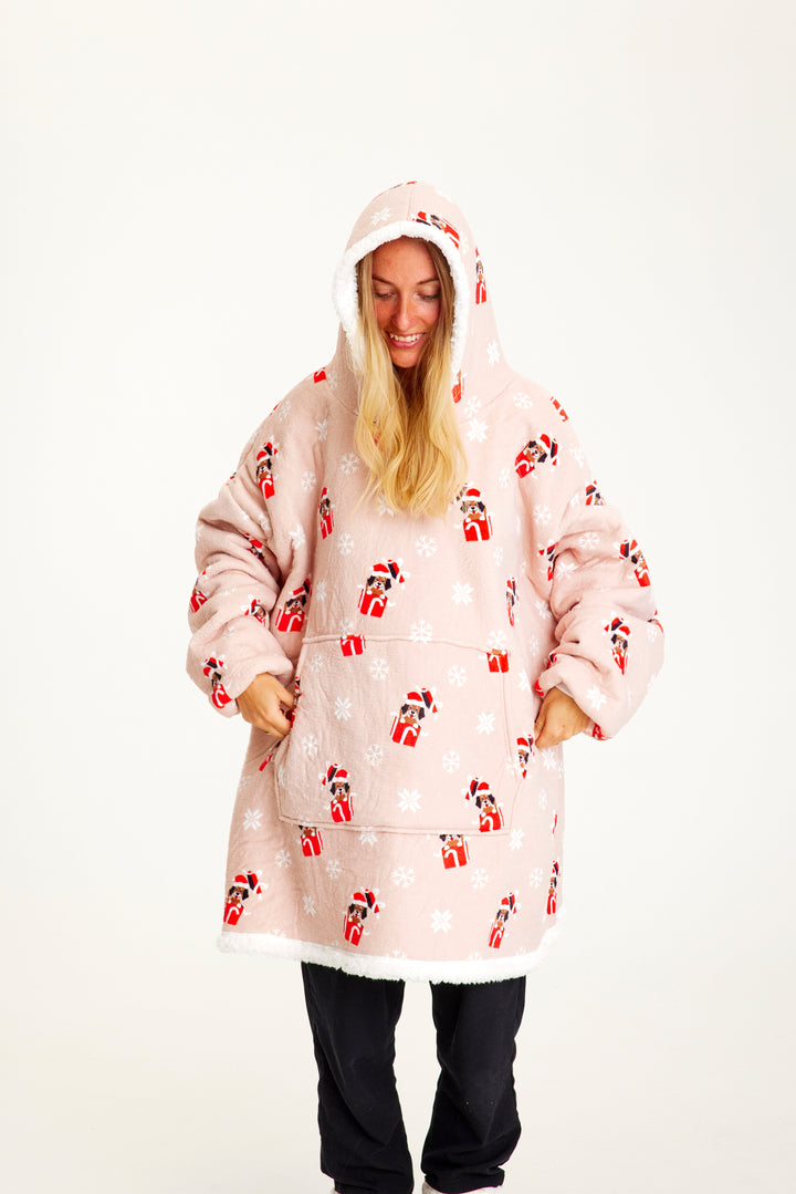 Mirla | Doggo Juldröm Hoodie-Eva Jonsson