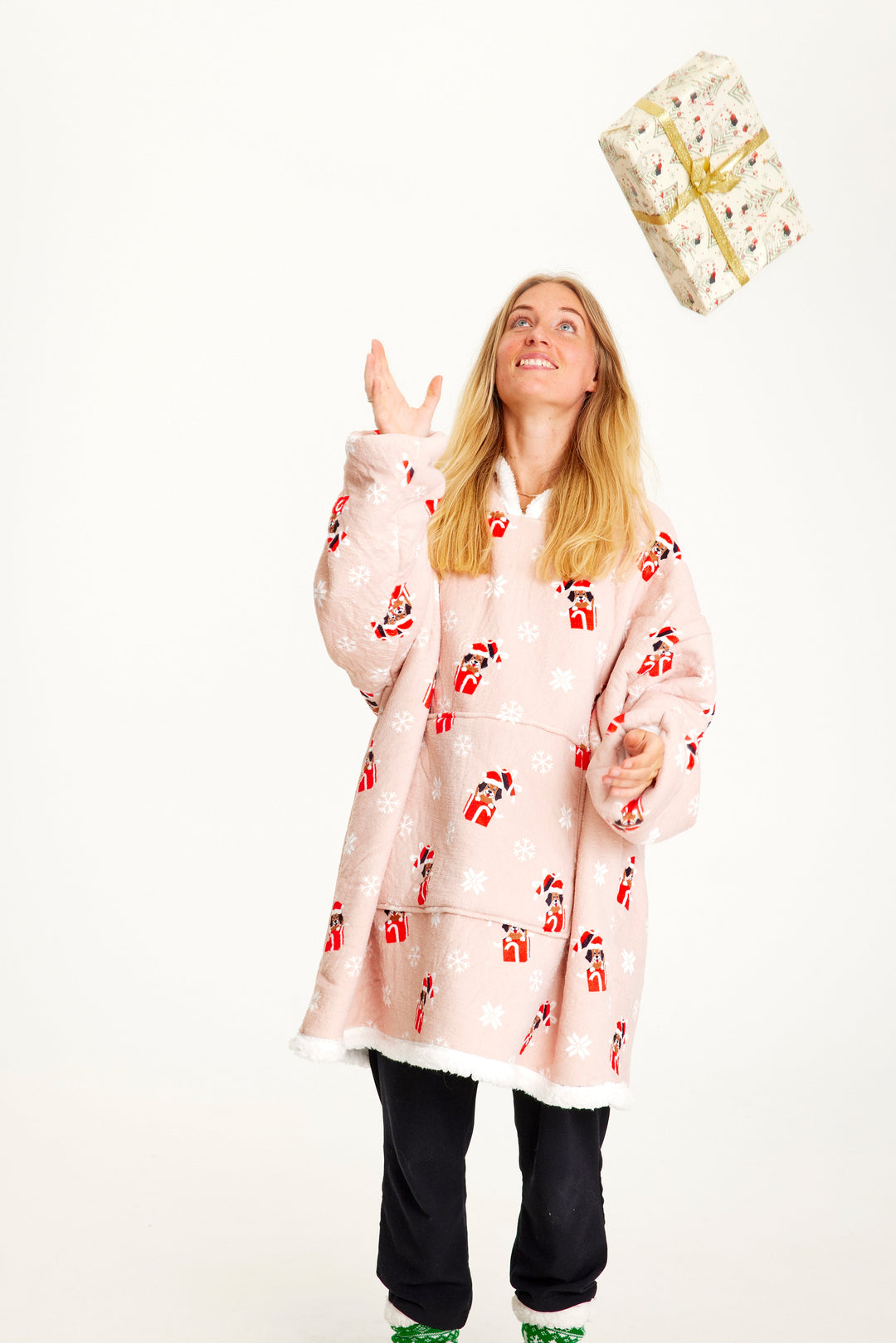 Mirla | Doggo Juldröm Hoodie-Eva Jonsson