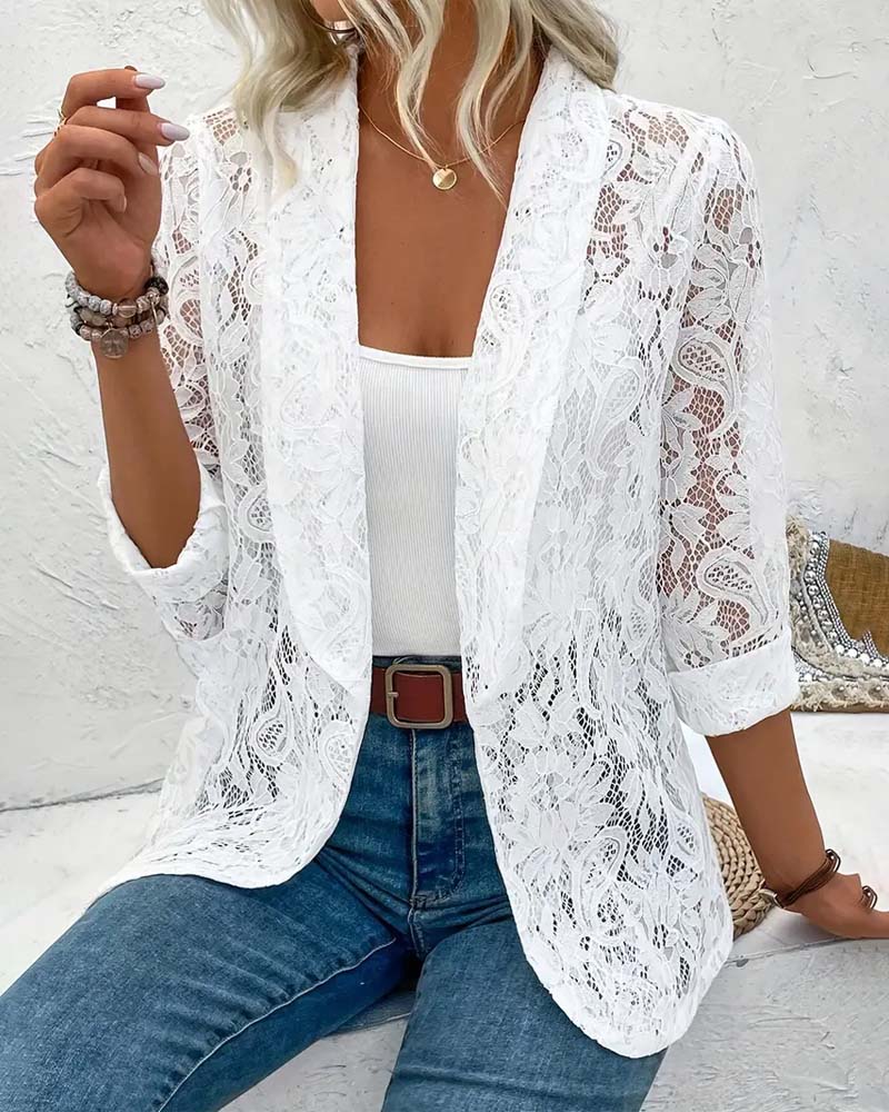 Mirla | Elegant, Enfärgad Kappa med Blommig Spetsrevers-Eva Jonsson