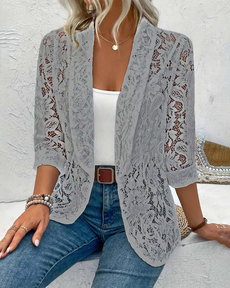 Mirla | Elegant, Enfärgad Kappa med Blommig Spetsrevers-Eva Jonsson