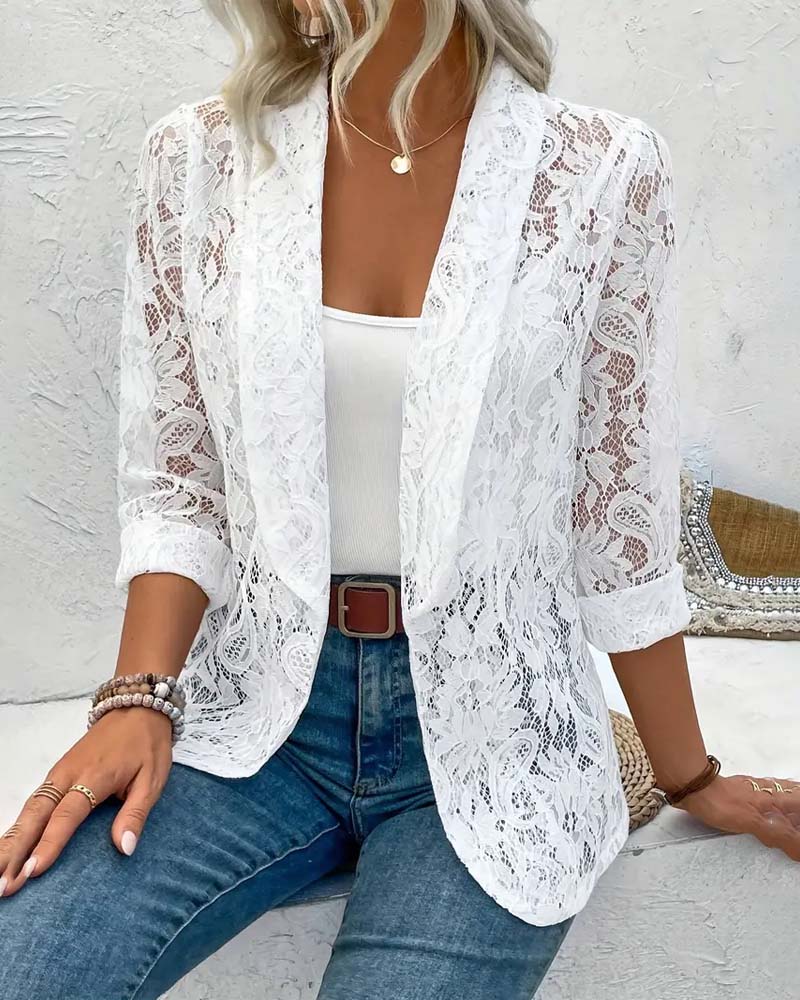 Mirla | Elegant, Enfärgad Kappa med Blommig Spetsrevers-Eva Jonsson