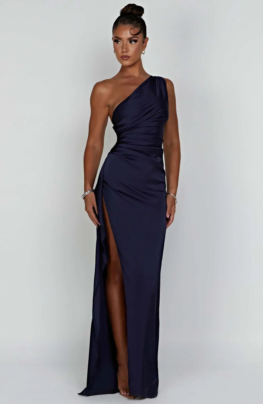 Mirla | Elegant One Shoulder Satin Split Klänning-Eva Jonsson