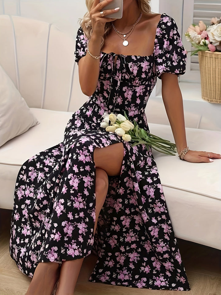 Mirla | Elegant blommig klänning med slits och puffärmar Perfekt för vår och sommar-Eva Jonsson