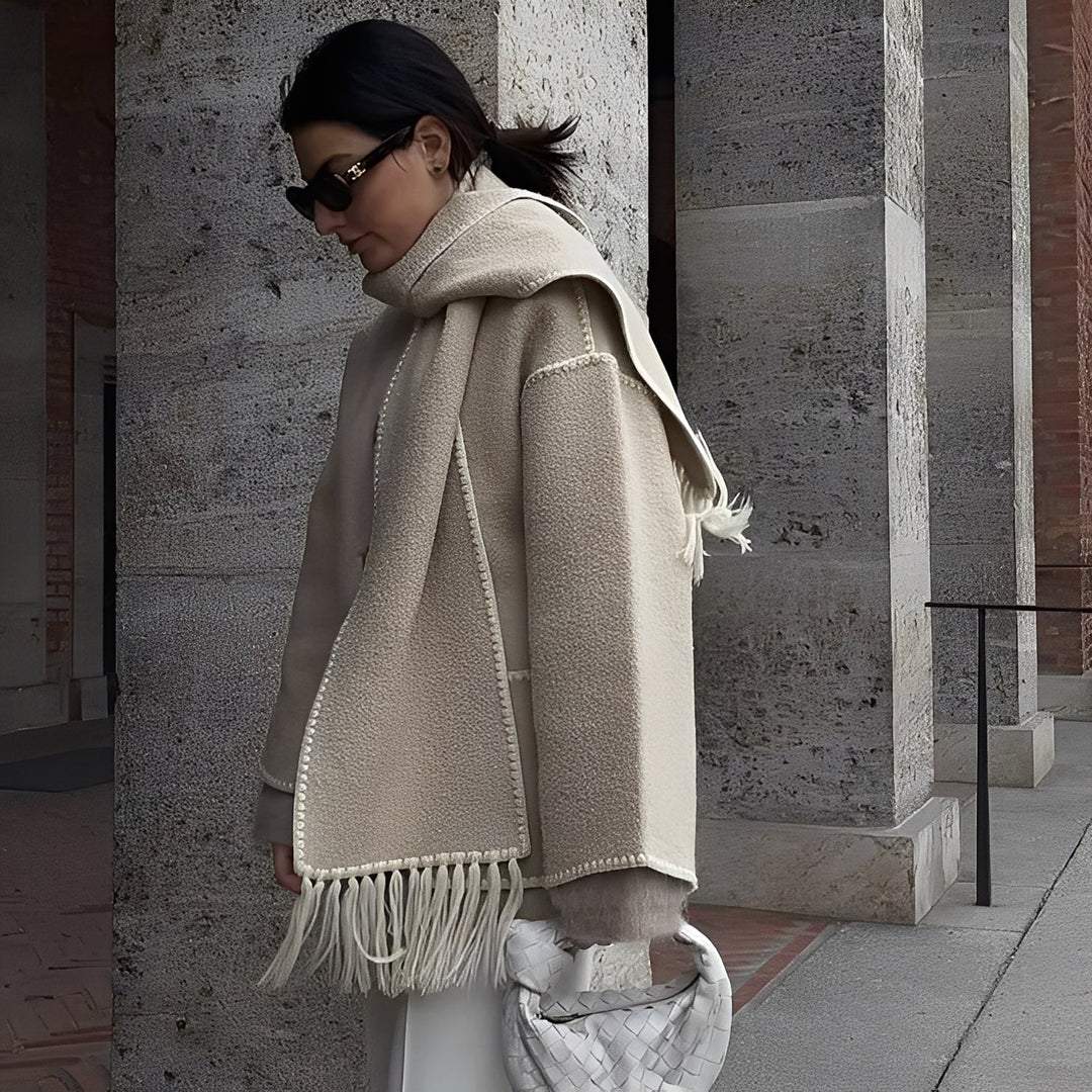 Mirla | Eleganta, Löst Skurna Damulljacka med Scarf-Eva Jonsson