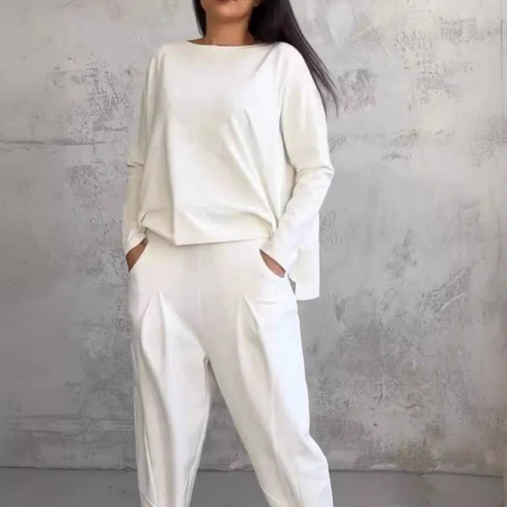 Mirla | Enfärgad Slim-Fit byxdress med rundad halsringning-Eva Jonsson