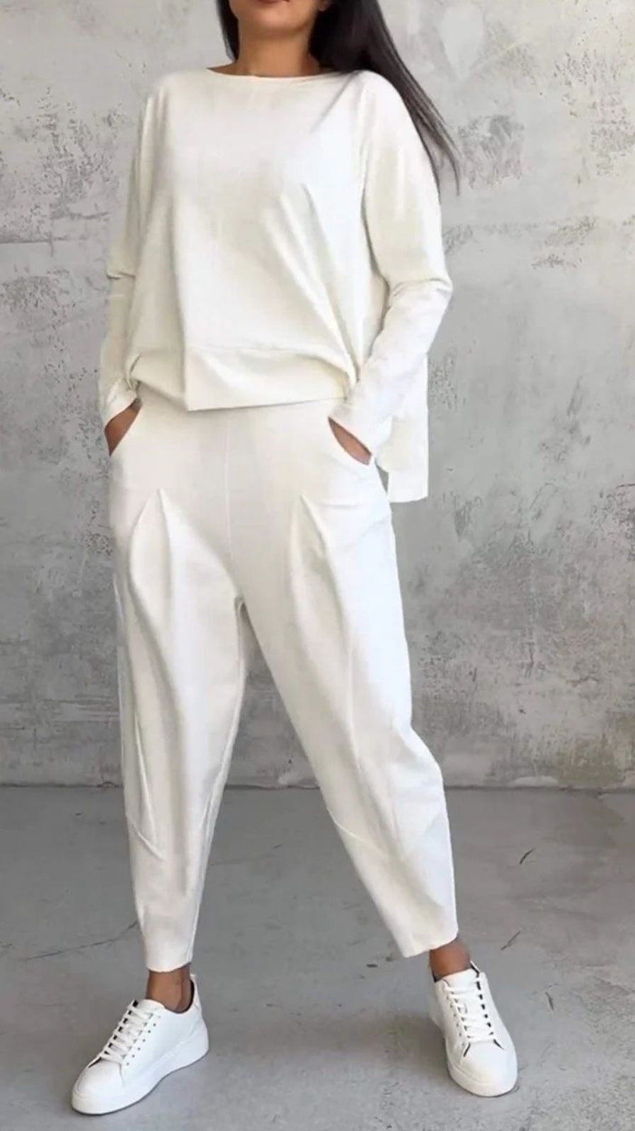 Mirla | Enfärgad Slim-Fit byxdress med rundad halsringning-Eva Jonsson