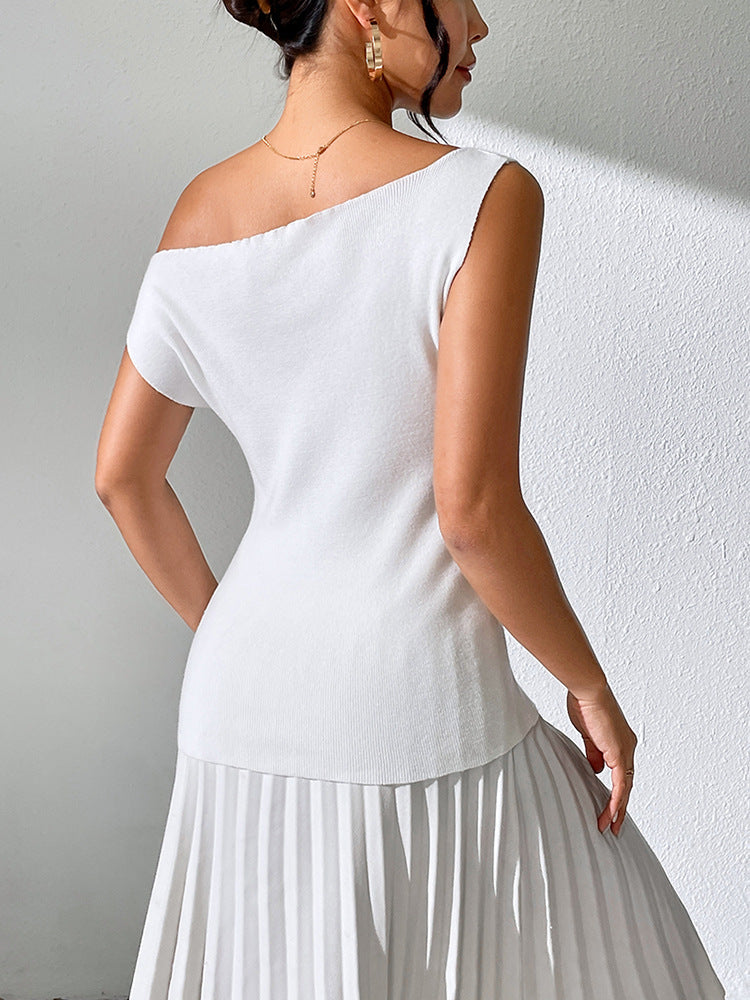 Mirla | Enfärgad ärmlös topp med off-shoulder stickad design-Eva Jonsson