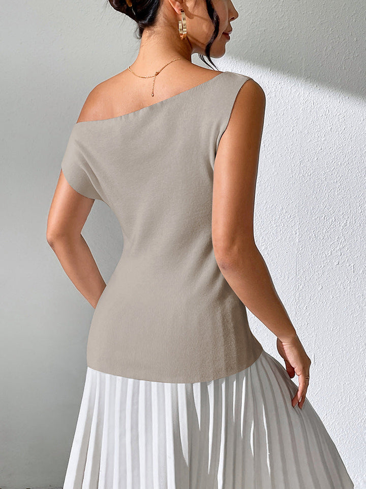 Mirla | Enfärgad ärmlös topp med off-shoulder stickad design-Eva Jonsson