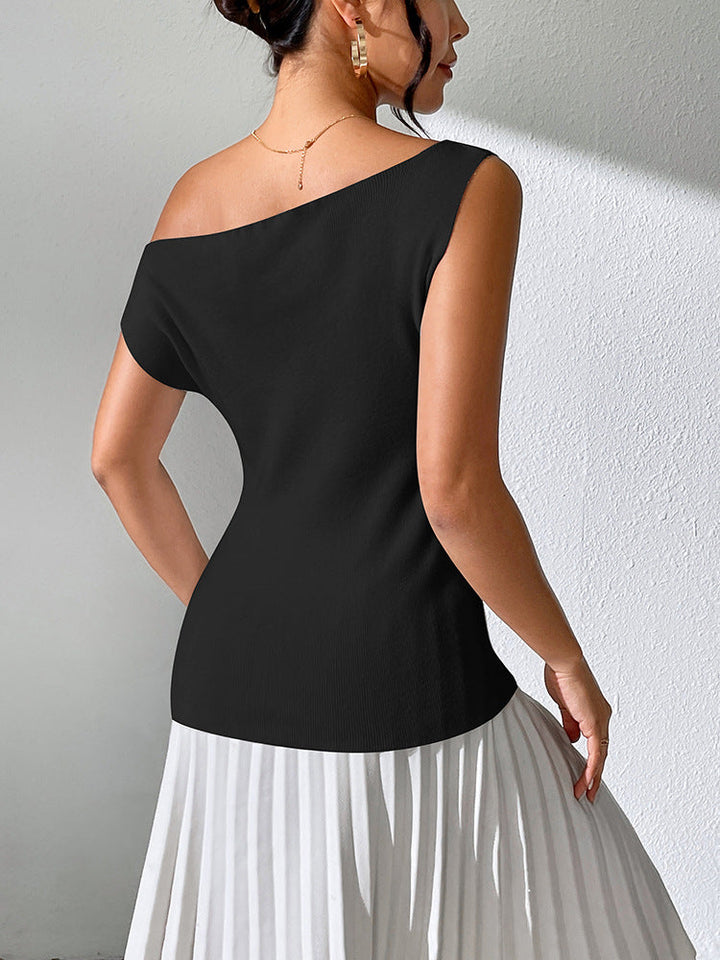 Mirla | Enfärgad ärmlös topp med off-shoulder stickad design-Eva Jonsson