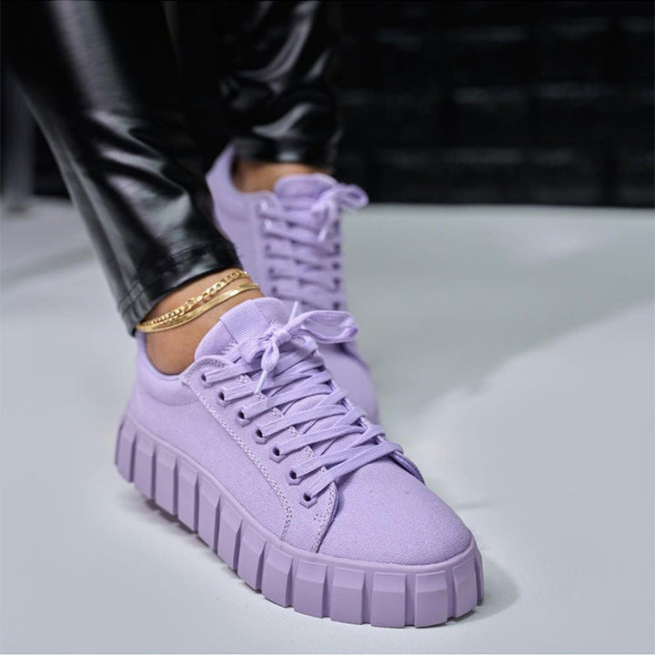 Mirla | Ensfärgade Låga Sneakers-Eva Jonsson