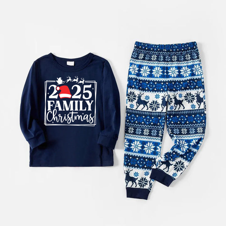 Mirla | Familj 2025 Jul Text och Jultomte-Hatt Tryck Blå Familj Matchande Pyjamas-Eva Jonsson