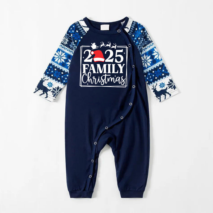 Mirla | Familj 2025 Jul Text och Jultomte-Hatt Tryck Blå Familj Matchande Pyjamas-Eva Jonsson