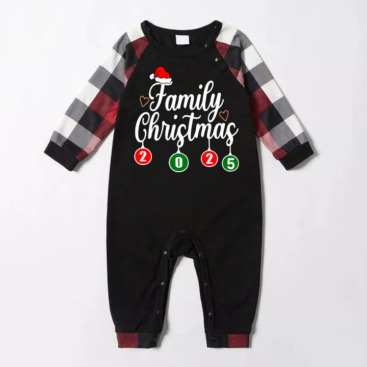 Mirla | Familjejul 2025 Bokstavstryck Röd & Svart & Grå & Vit Rutigt Familj Matchande Pyjamasar-Eva Jonsson