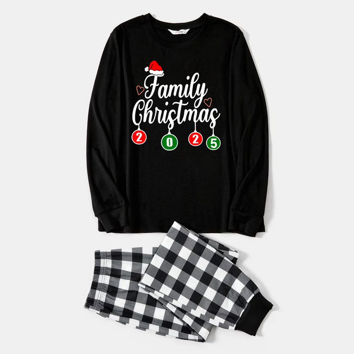 Mirla | Familjejul 2025 Svart Långärmad Topp med Svart-Vitrutiga Byxor Familjepassande Pyjamas-Eva Jonsson