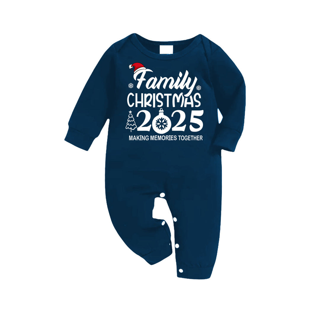 Mirla | Familjejul 2025 Texttryck Blå Långärmad Topp med Blå Rutiga Familjepassande Pyjamas-Eva Jonsson