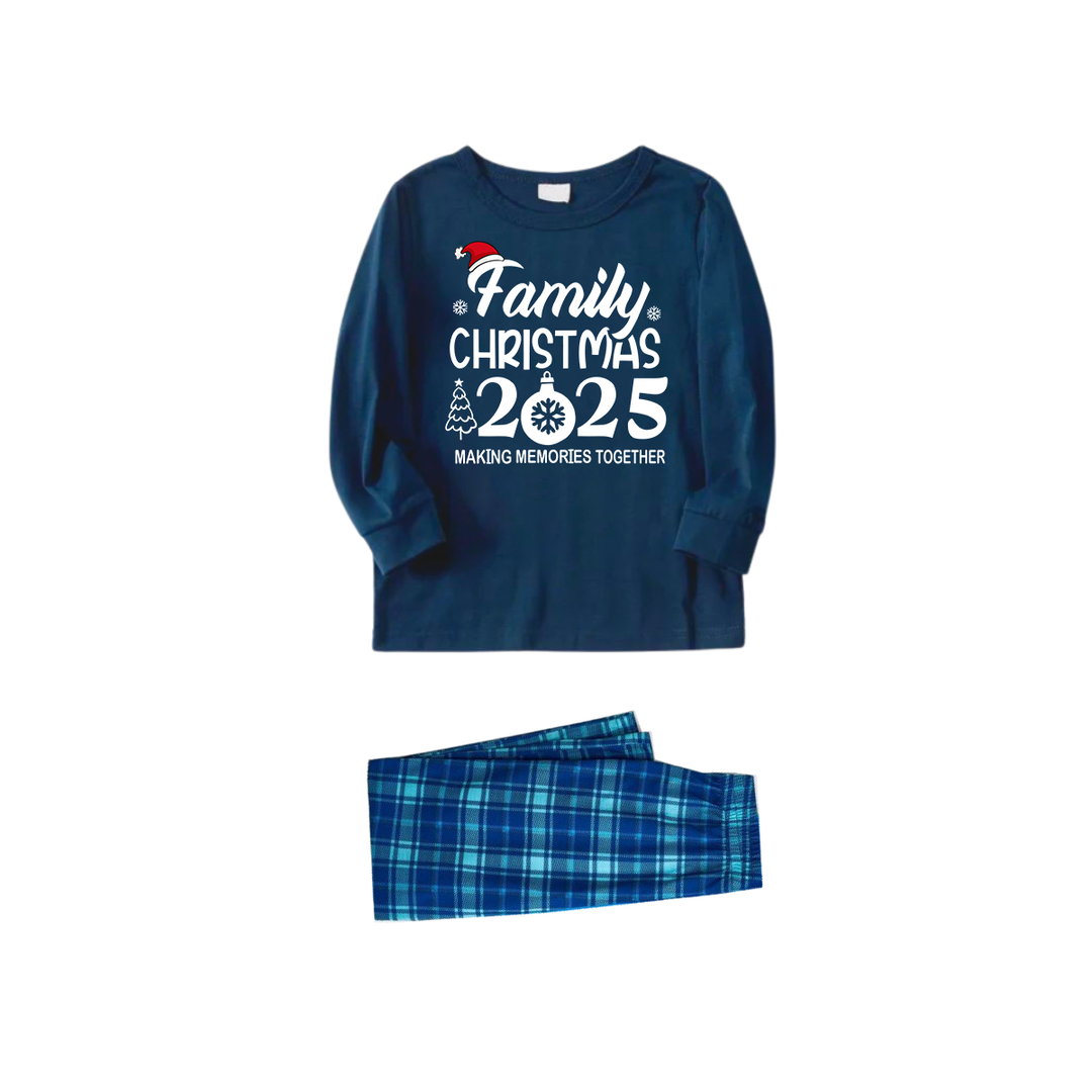 Mirla | Familjejul 2025 Texttryck Blå Långärmad Topp med Blå Rutiga Familjepassande Pyjamas-Eva Jonsson