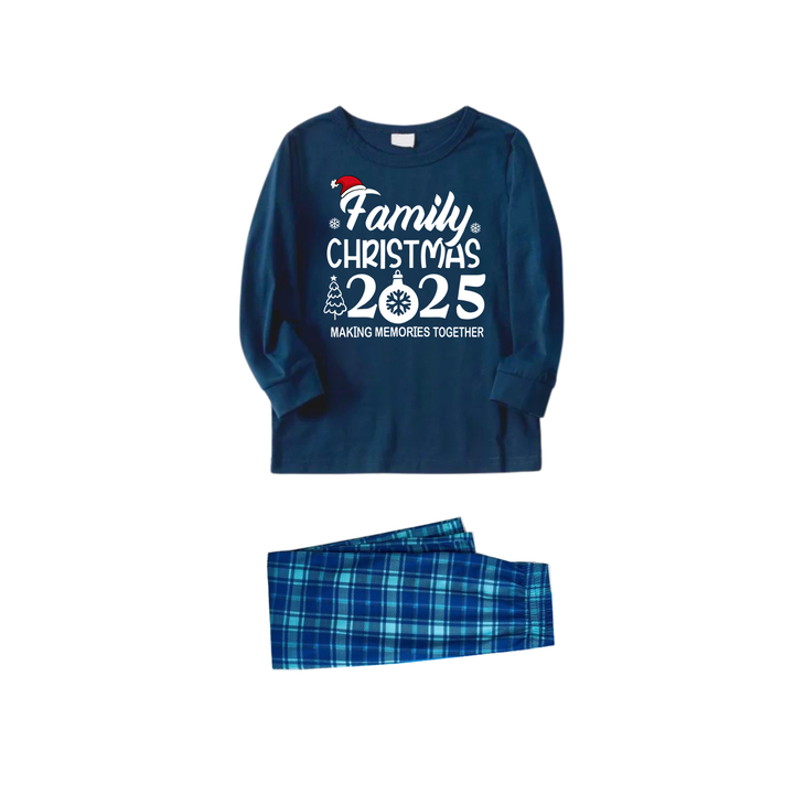Mirla | Familjejul 2025 Texttryck Blå Långärmad Topp med Blå Rutiga Familjepassande Pyjamas-Eva Jonsson