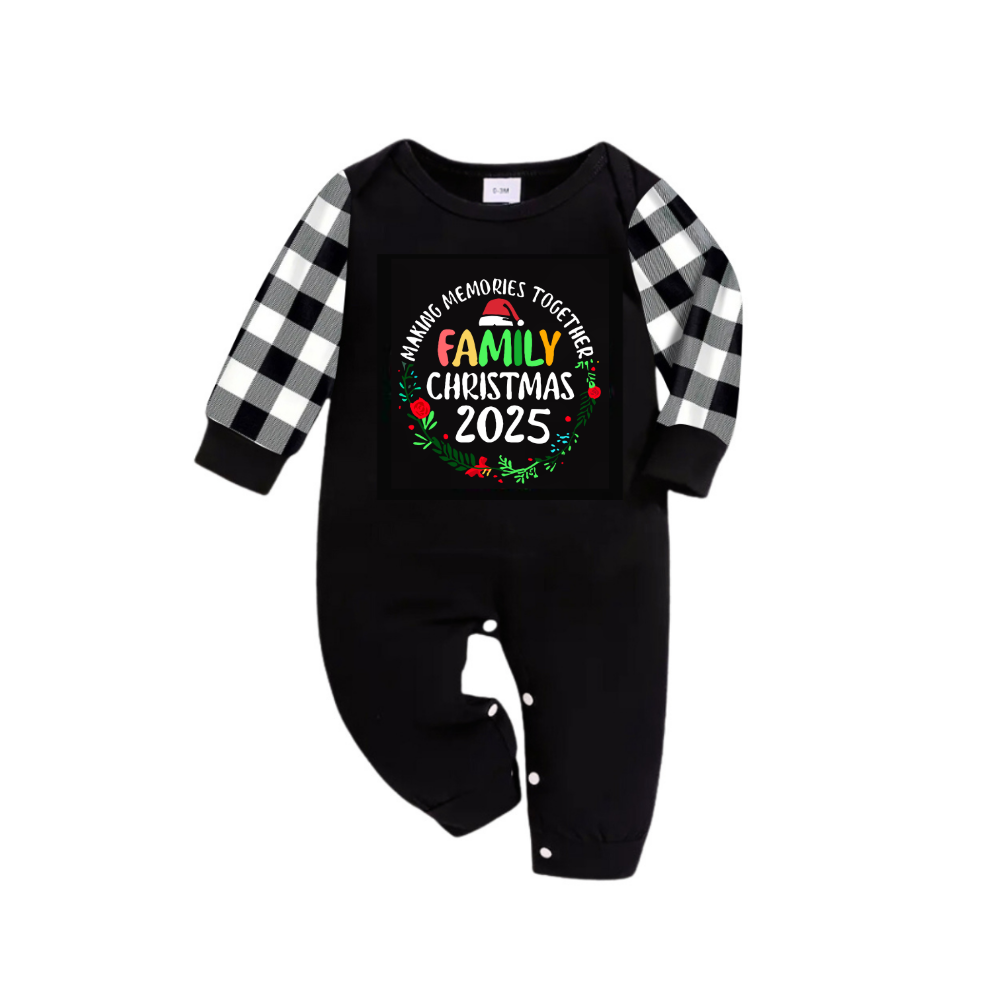 Mirla | Familjens Jul 2025 Skapa Minnen Tillsammans Texttryck Svart-Vitt Rutiga Familjepyjamas-Eva Jonsson