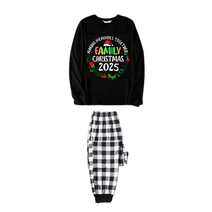 Mirla | Familjens Jul 2025 Skapa Minnen Tillsammans Texttryck Svart-Vitt Rutiga Familjepyjamas-Eva Jonsson