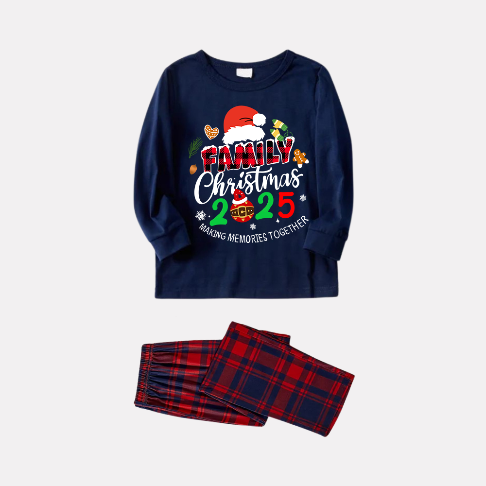 Mirla | Familjens Jul 2025 Text och Jultomte-Hatttryck Blå Långärmad Topp med Röd- och Blårutig Byxa Jul-Matchande Pyjamas-Eva Jonsson