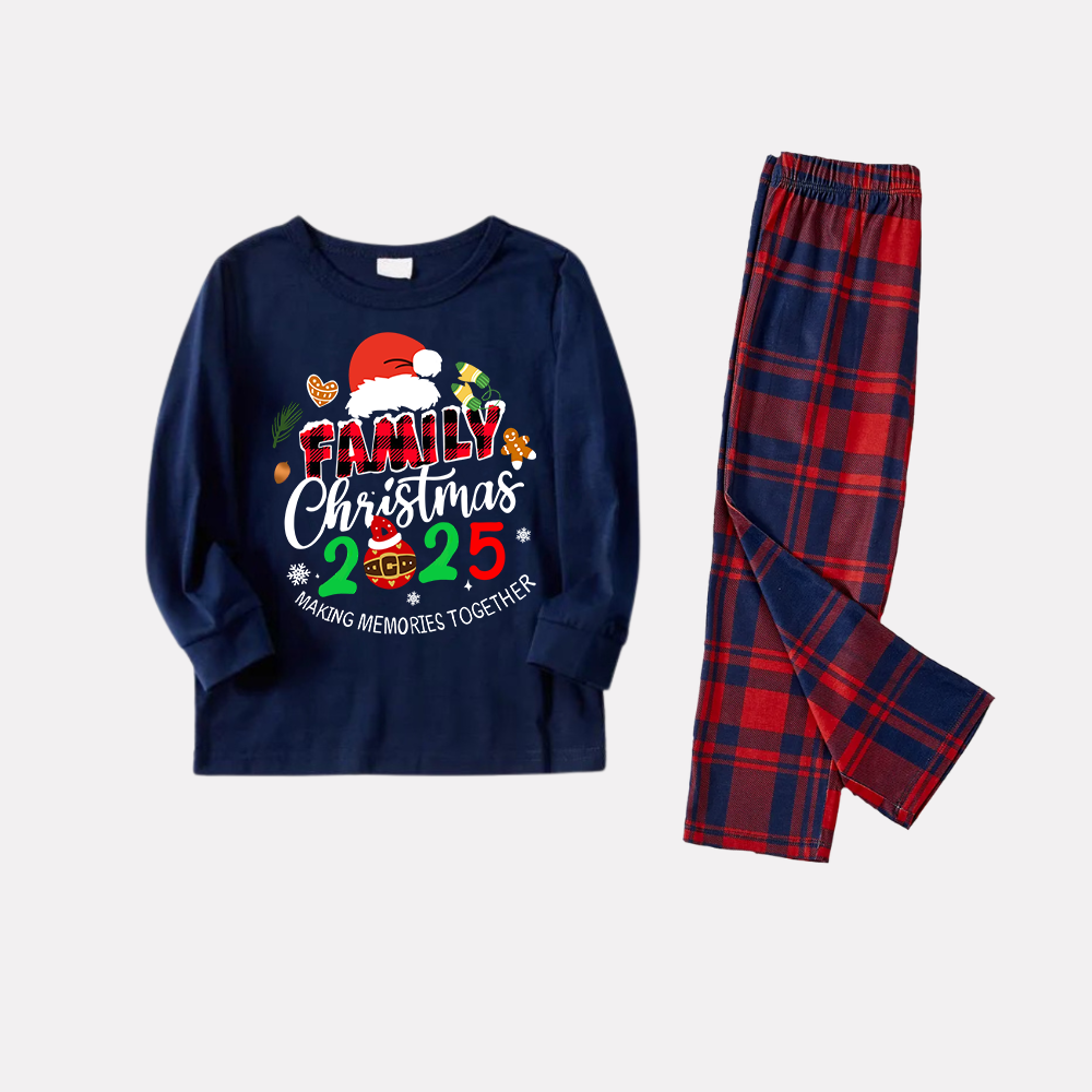 Mirla | Familjens Jul 2025 Text och Jultomte-Hatttryck Blå Långärmad Topp med Röd- och Blårutig Byxa Jul-Matchande Pyjamas-Eva Jonsson