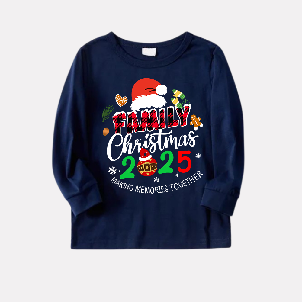 Mirla | Familjens Jul 2025 Text och Jultomte-Hatttryck Blå Långärmad Topp med Röd- och Blårutig Byxa Jul-Matchande Pyjamas-Eva Jonsson
