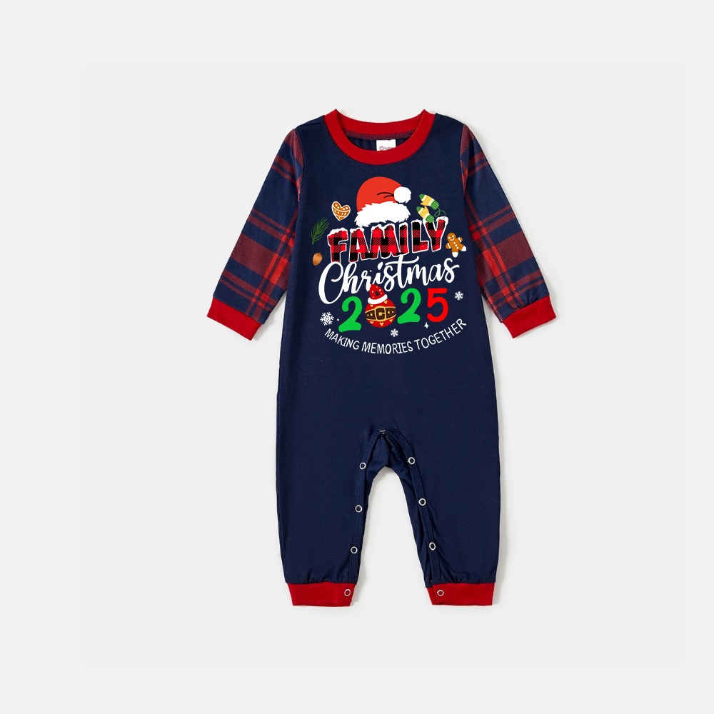 Mirla | Familjens Jul 2025 Text och Jultomte-Hatttryck Blå Långärmad Topp med Röd- och Blårutig Byxa Jul-Matchande Pyjamas-Eva Jonsson