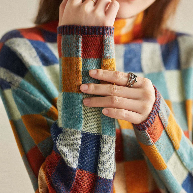 Mirla | Färgglad Rullkrage Tröja med Patchwork-Mönster-Eva Jonsson