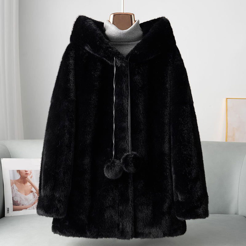 Mirla | Faux-Fur-Hoodie med Pom-Detaljer-Eva Jonsson