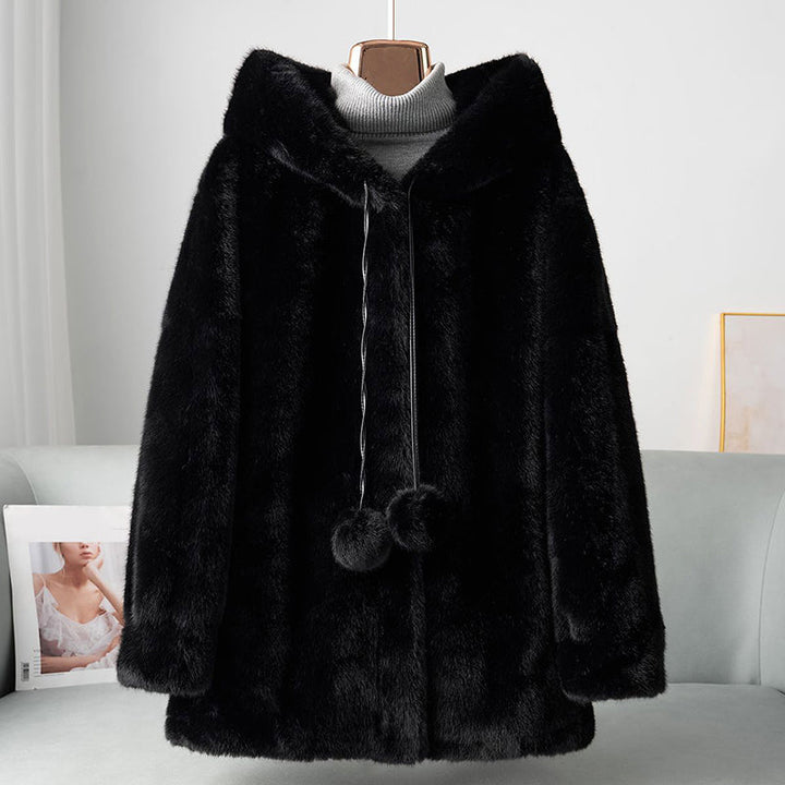 Mirla | Faux-Fur-Hoodie med Pom-Detaljer-Eva Jonsson