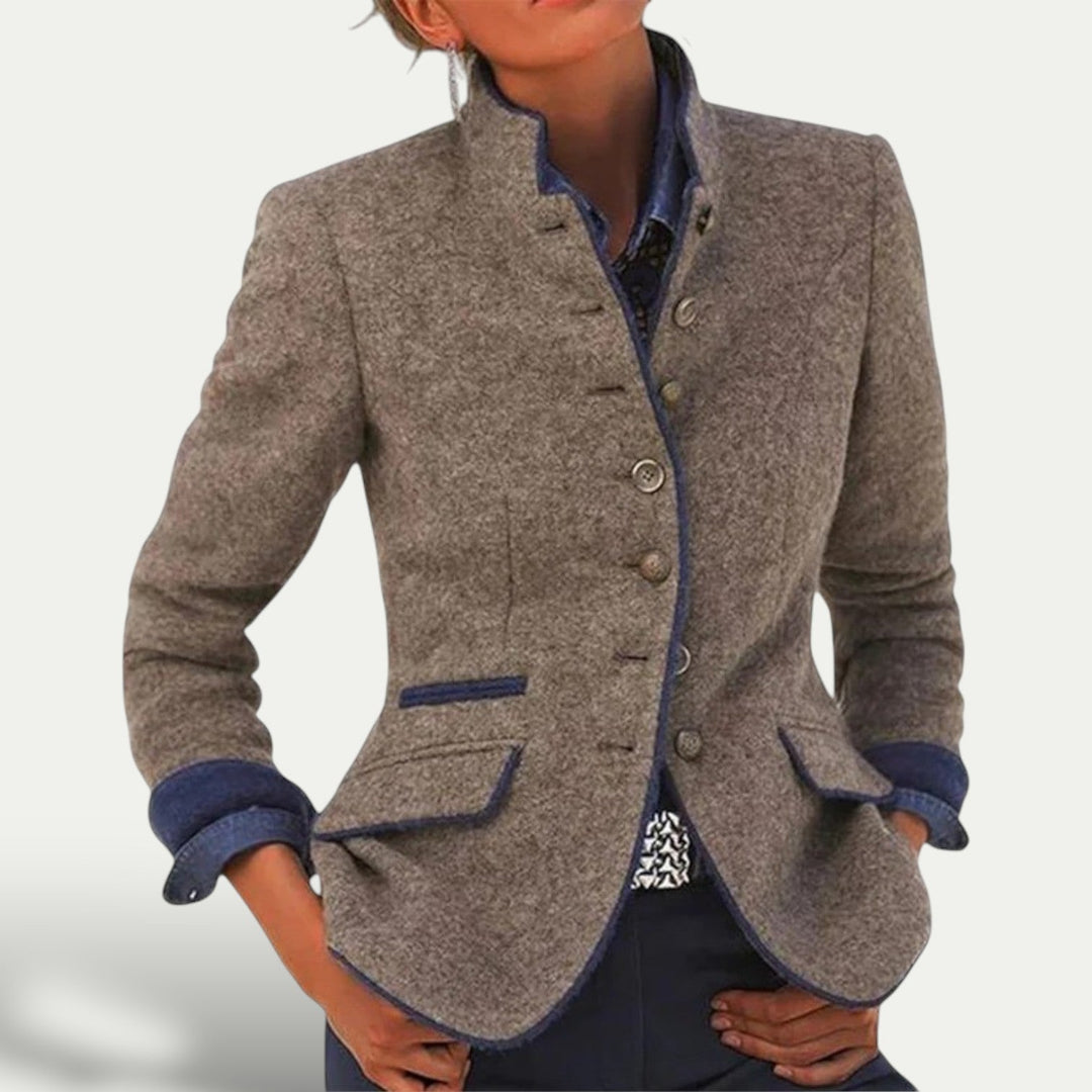 Mirla | Figursydd Korts Blazer med Ståkrage – Stilig Avslappnad Lager-Eva Jonsson
