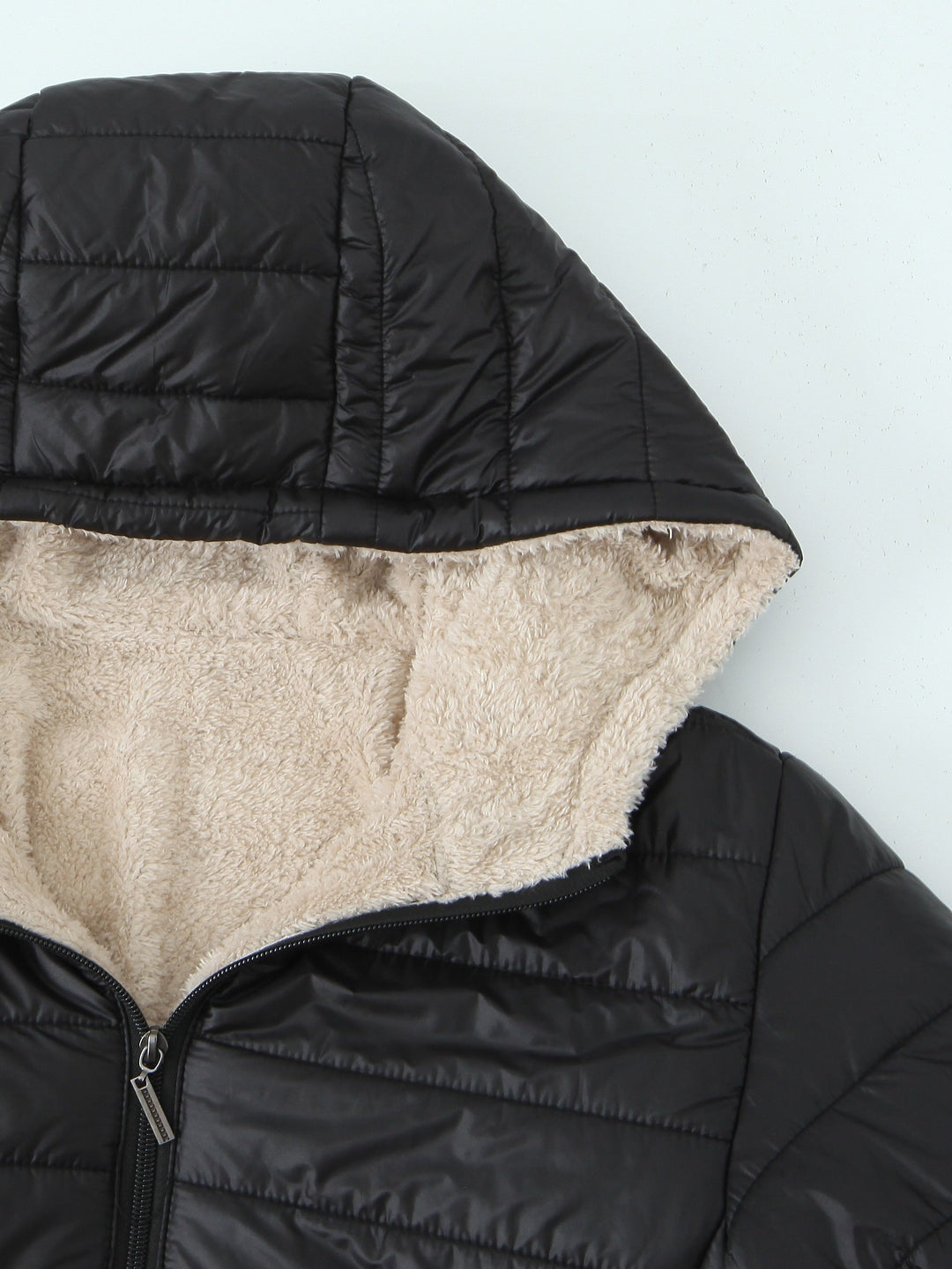 Mirla | Fodrad damhoodie i enfärgad design-Eva Jonsson