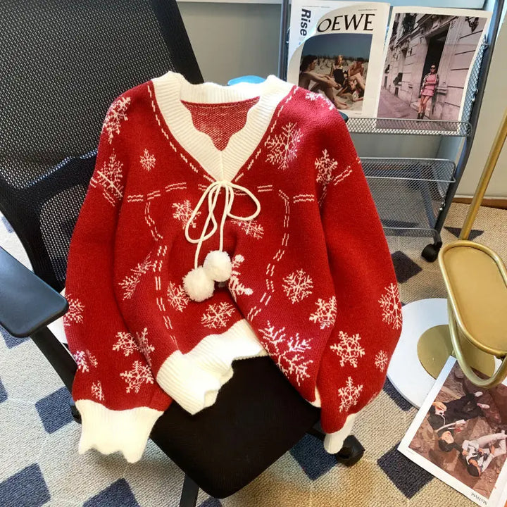 Mirla | Ful Jultröja - V-Hals med Långa Ärmar och Lekfulla Detaljer-Eva Jonsson