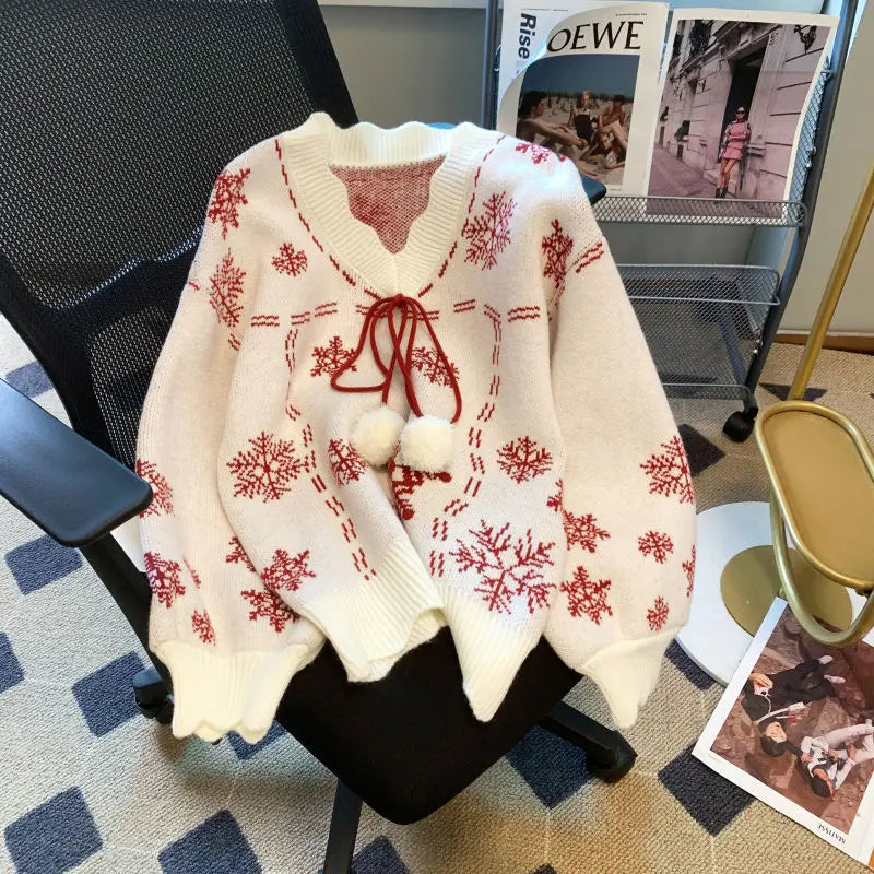 Mirla | Ful Jultröja - V-Hals med Långa Ärmar och Lekfulla Detaljer-Eva Jonsson