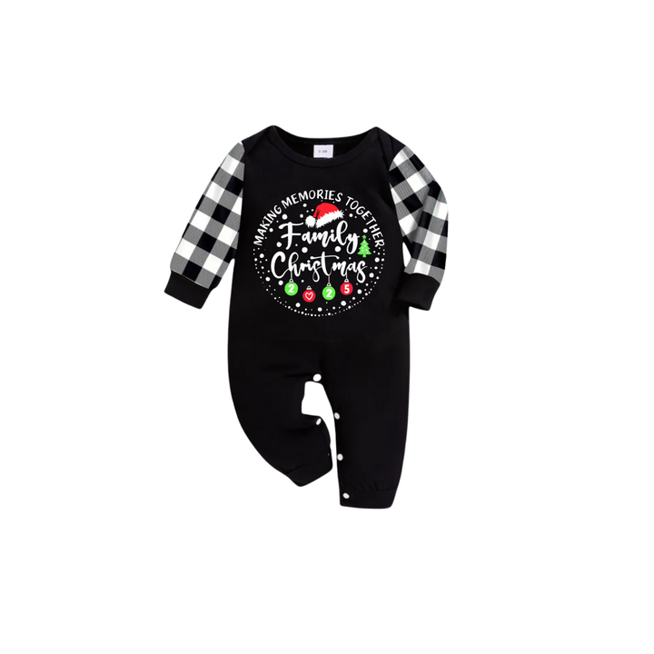 Mirla | Gemensamma Minnen Familj Jul 2025 Pyjamas-Set - Svart Topp Svart-Vit Rutiga Byxor Vit Text Grafik-Eva Jonsson