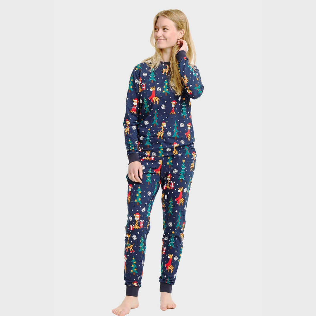 Mirla | Giraffens Julpyjamas - Dam-Eva Jonsson