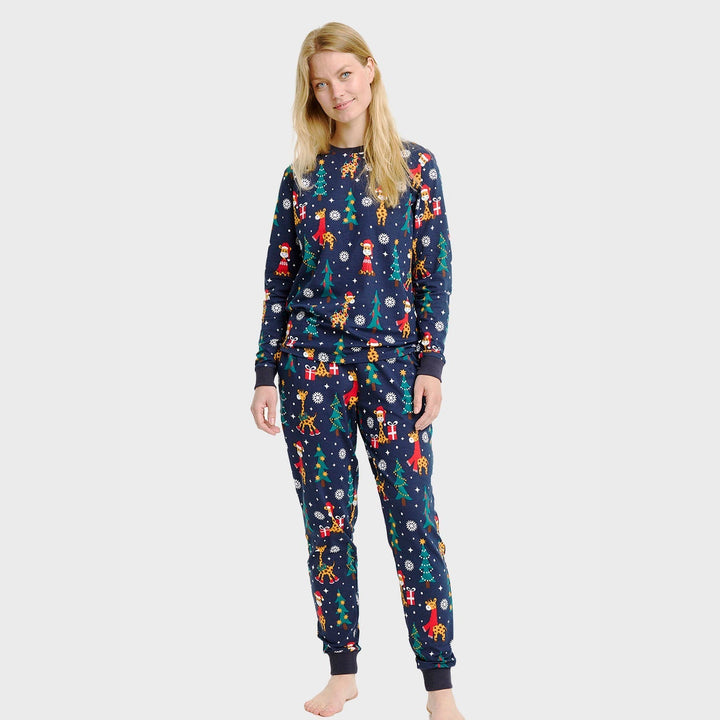 Mirla | Giraffens Julpyjamas - Dam-Eva Jonsson
