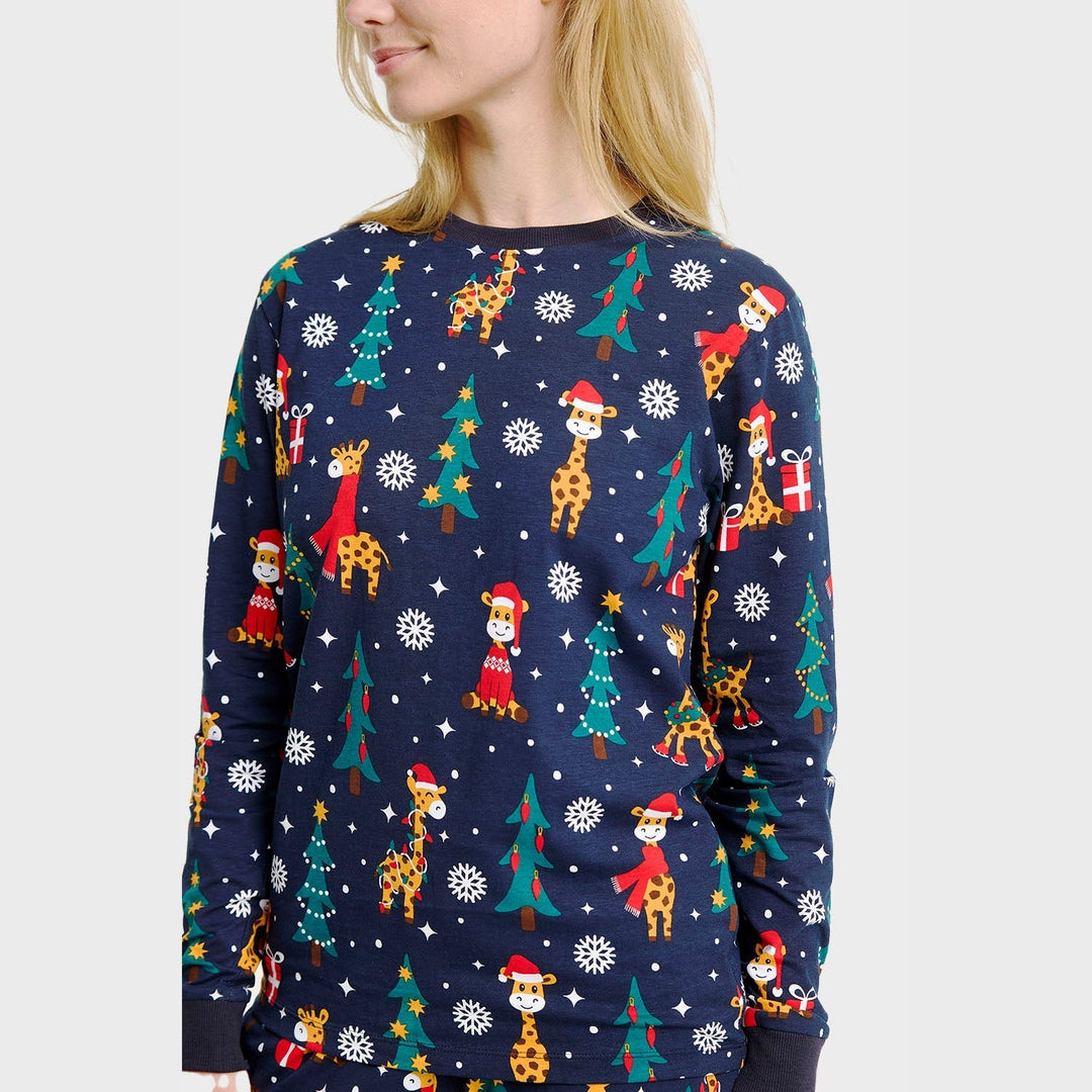 Mirla | Giraffens Julpyjamas - Dam-Eva Jonsson