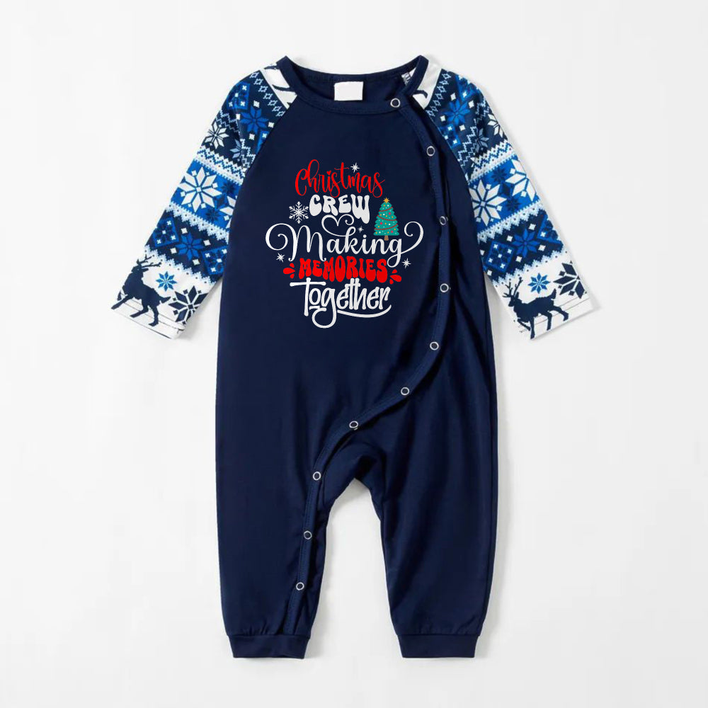 Mirla | Glad Blå Jul-Pyjama-Set med Familjeslogan-Designs-Eva Jonsson