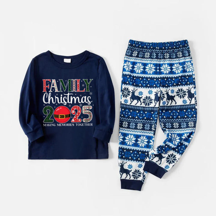 Mirla | Glad Blå Jul-Pyjamaset med Familjejul 2025 Högtidscitat-Eva Jonsson