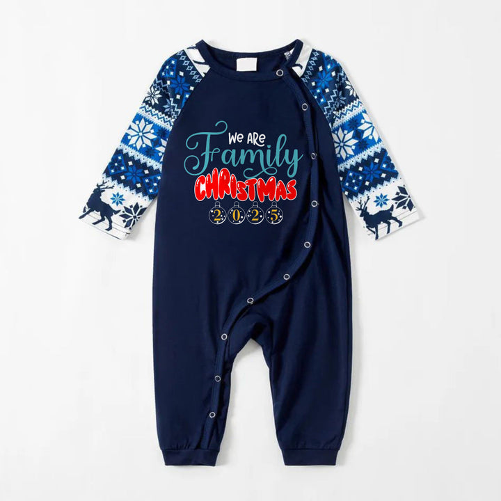 Mirla | Glada Blå Jul-Pyjama-Set med Familjesemestersitater-Eva Jonsson