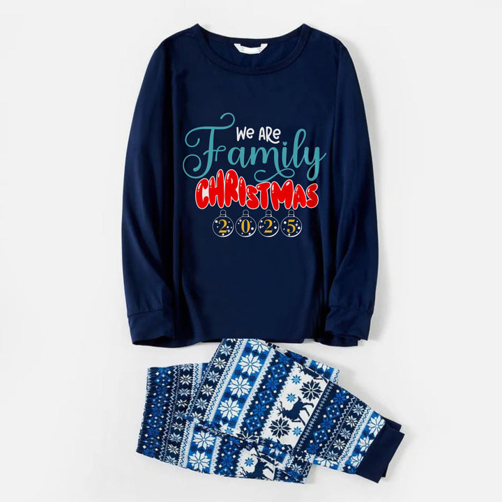 Mirla | Glada Blå Jul-Pyjama-Set med Familjesemestersitater-Eva Jonsson