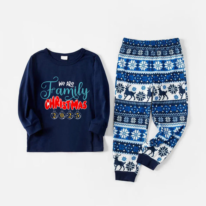 Mirla | Glada Blå Jul-Pyjama-Set med Familjesemestersitater-Eva Jonsson