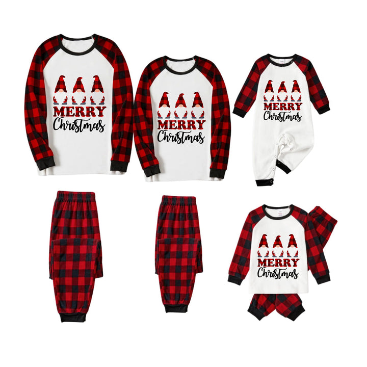 Mirla | Gladda Julbrev och Santa-Hatt Prydnads Vit Långärmad Topp med Röd-Svart Rutiga Byxor Familjepyjamas-Eva Jonsson