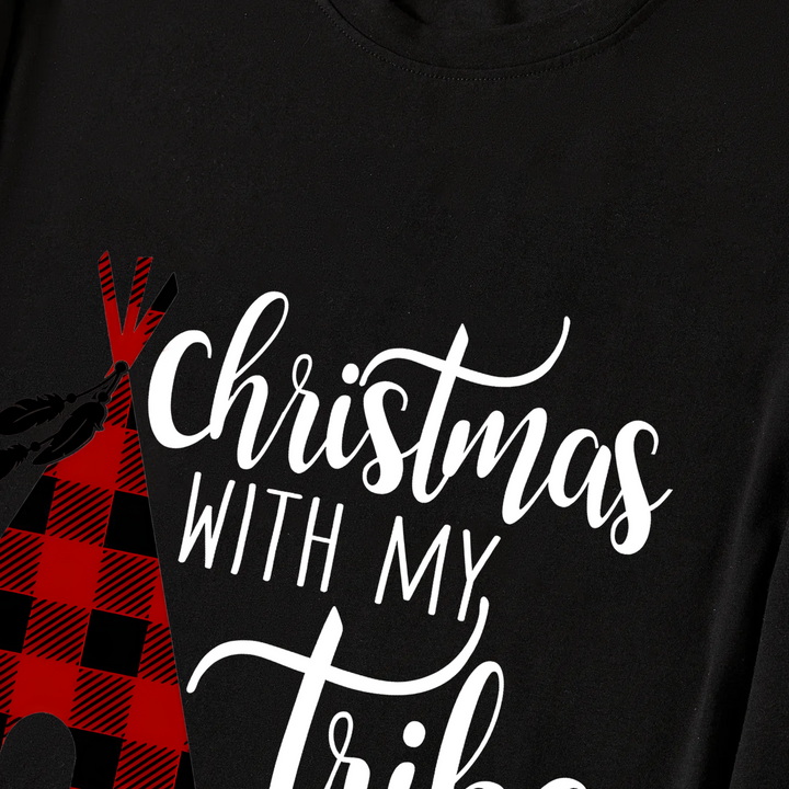 Mirla | God Jul Texttryck Svart Långärmad Topp med Grön och Svart Rutig Familjepyjamas-Eva Jonsson