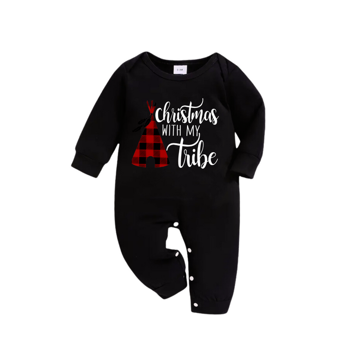 Mirla | God Jul Texttryck Svart Långärmad Topp med Grön och Svart Rutig Familjepyjamas-Eva Jonsson